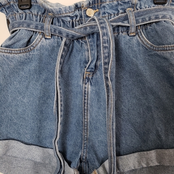 Sws waist paper bag denim shorts with belt. Sz 5 - Picture 2 of 8